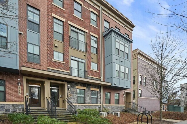 Building Photo - 820 Fern Pl NW