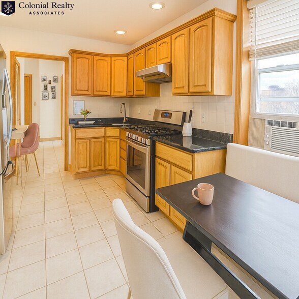 Building Photo - 25 Gibbs St