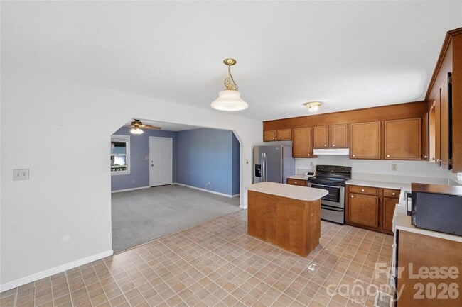 Building Photo - 1607 McFarland Dr