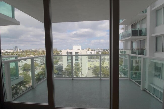 Building Photo - 1000 West Ave