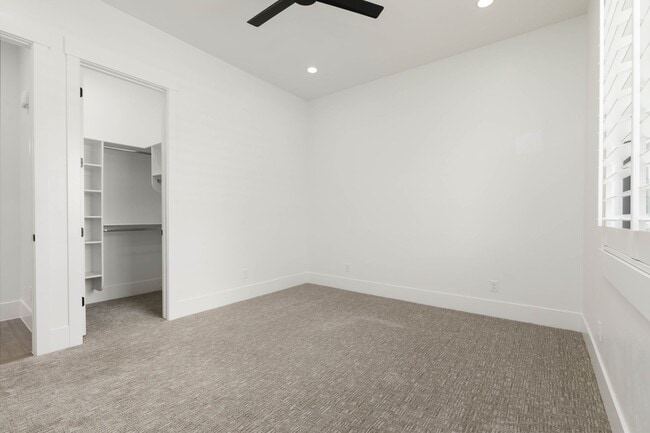 Building Photo - Beautiful 5 bed | 4 Bath | 3 Car Garage