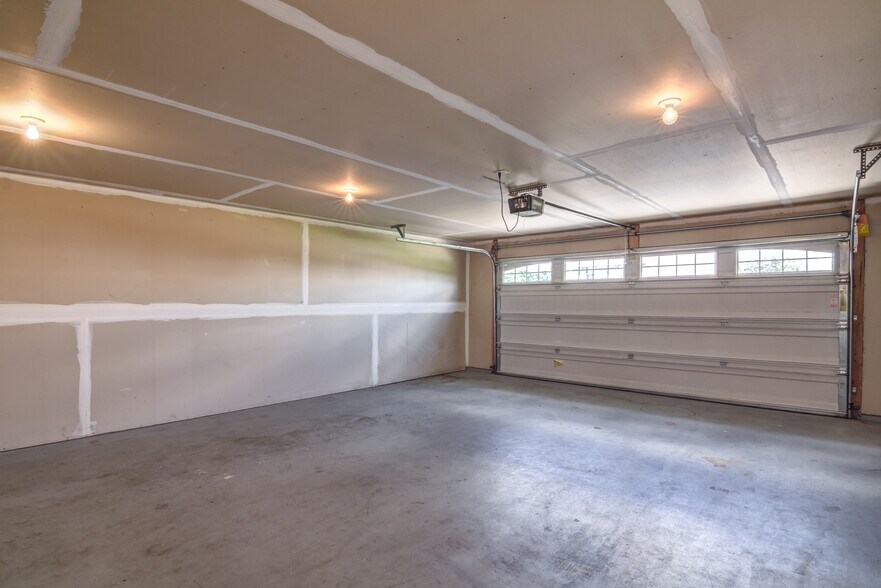 Building Photo - 5538 165th St E