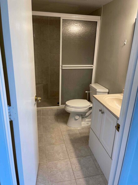 Building Photo - 5651 Rattlesnake Hammock Rd