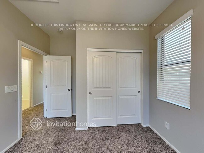 Building Photo - 3523 S Swan Dr