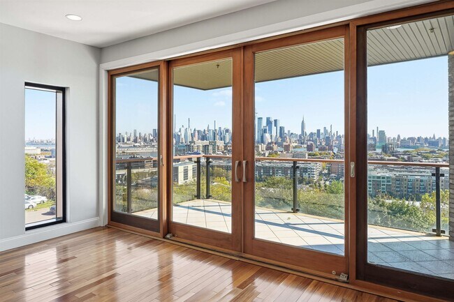 Building Photo - 215 Manhattan Ave