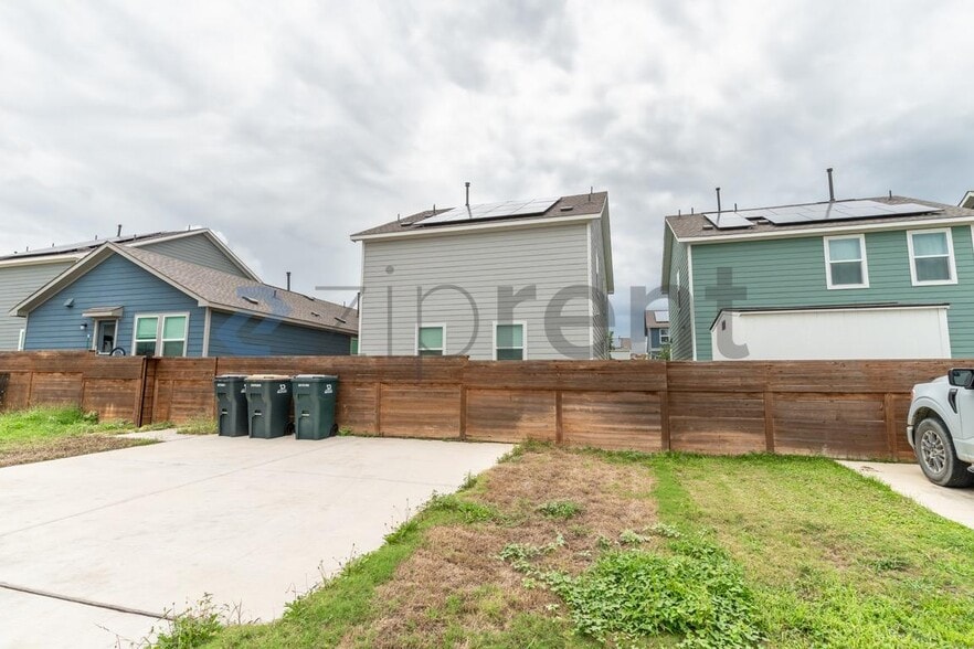 Building Photo - Unit