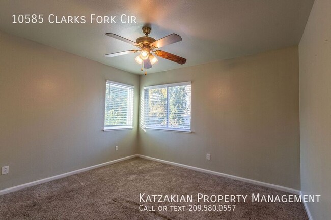 Building Photo - Charming 4-Bedroom Home in Spanos Park Wes...