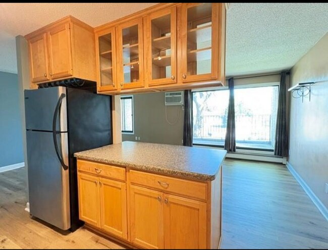 Building Photo - 4110 Eagan Apt 221