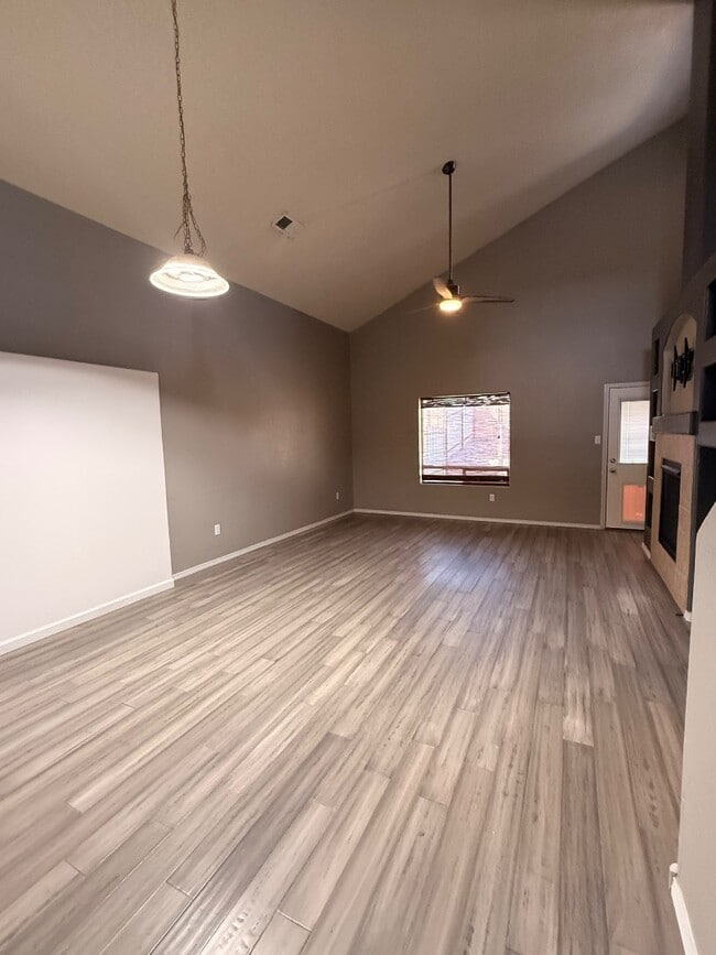 Building Photo - 2103 N Ensenada Cir SE