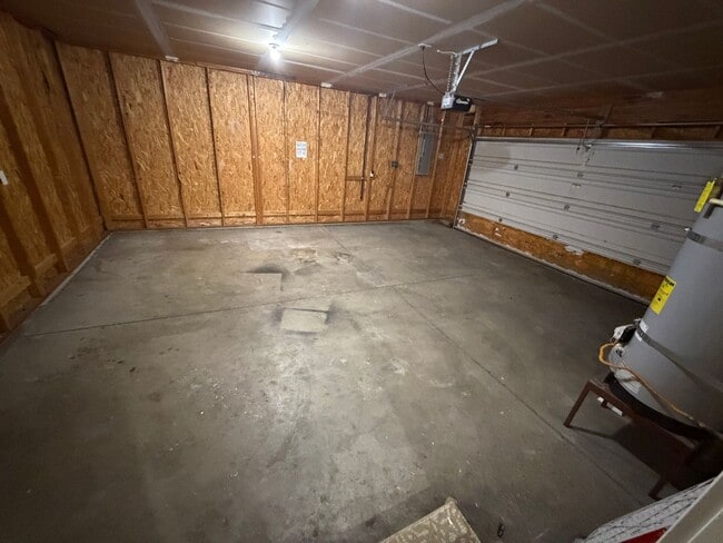 Building Photo - New paint! 4 Bedroom in West Pasco close to Maya Angelou Elementary!