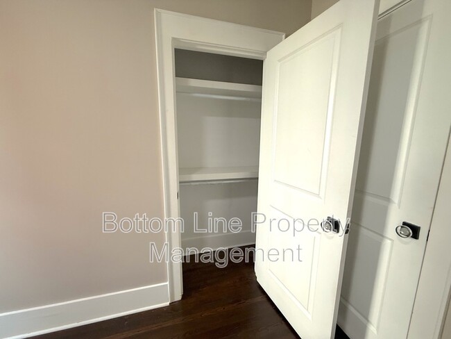 Building Photo - 621 S Summit Ave