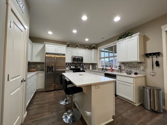 Building Photo - Beautiful Gresham 4 Bed, 2.5 Bath Home!