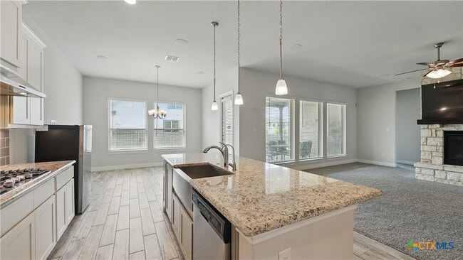 Building Photo - 1606 Folk Victorian Rd