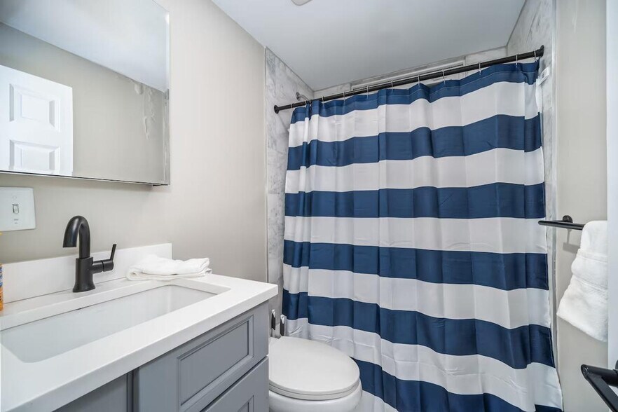 Building Photo - 396 Hanover St