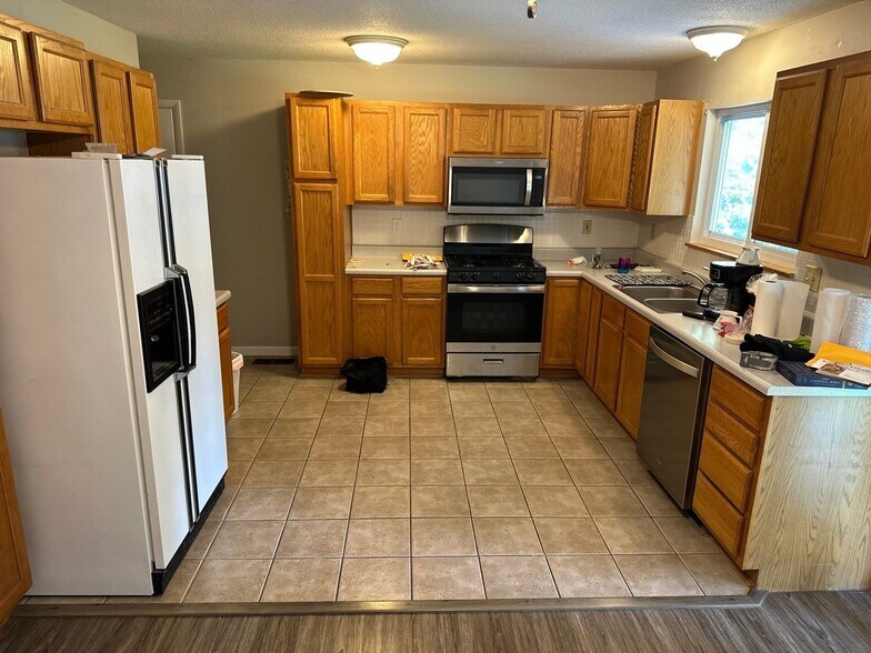 Kitchen - 11934 Holly Brook Dr