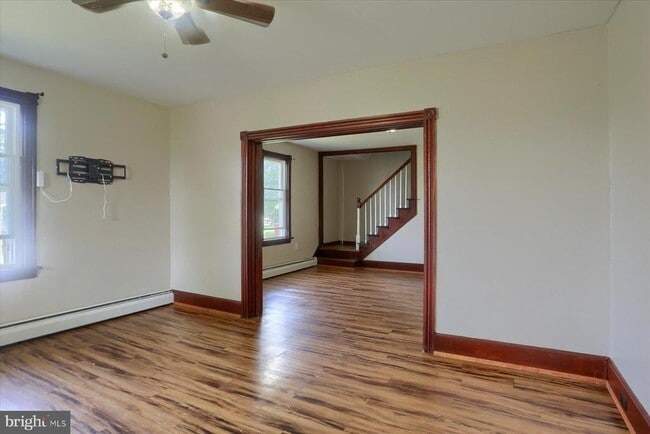 Building Photo - 115 3rd St