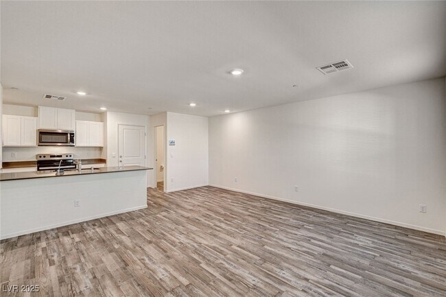 Building Photo - 7379 Raimee Brk St