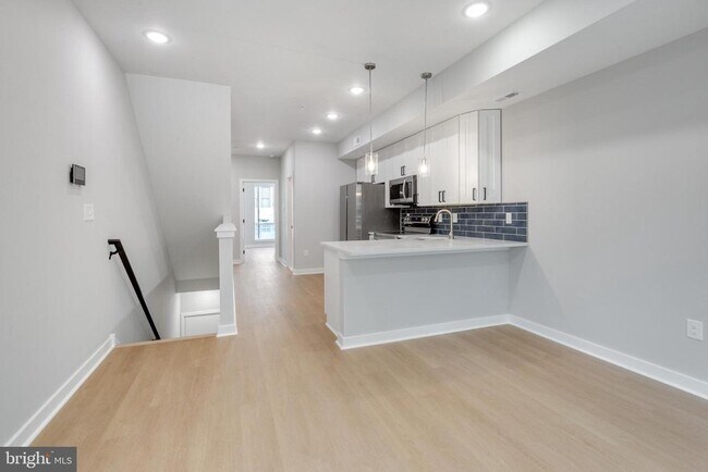 Building Photo - 2344 W Seybert St