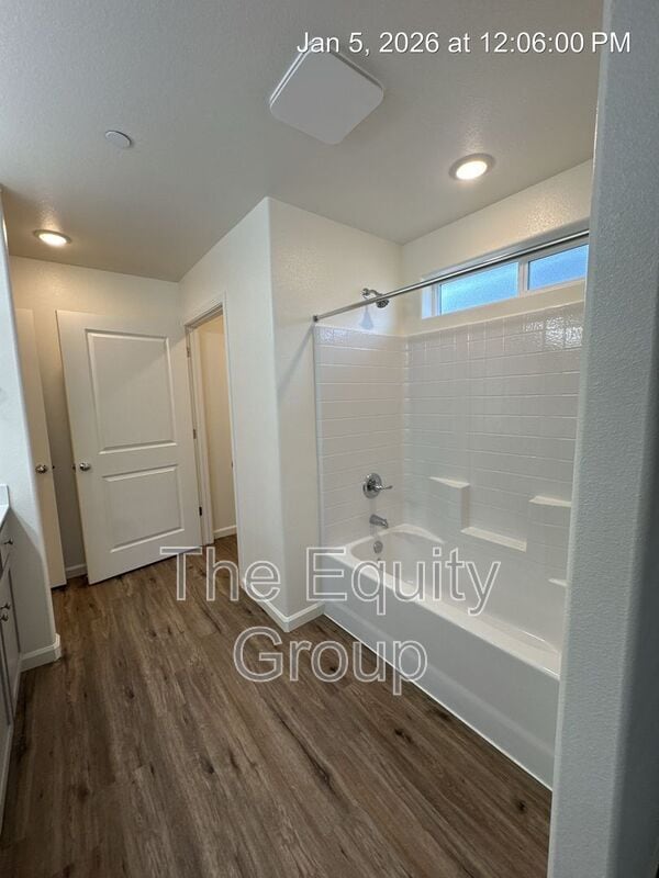 Building Photo - 7064 W Wren Ave