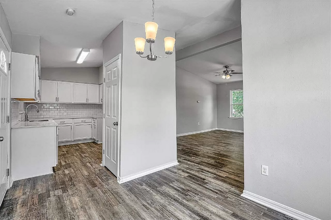 Building Photo - 4305 NW Ridgecrest Dr