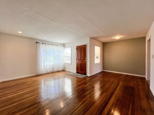 Building Photo - Charming Westwood Cottage in the Heart of Napa