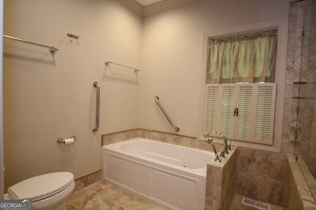 Building Photo - 55 Ivy Chase NE