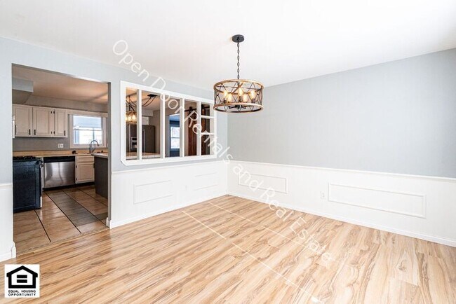 Building Photo - 1225 Clarion Dr