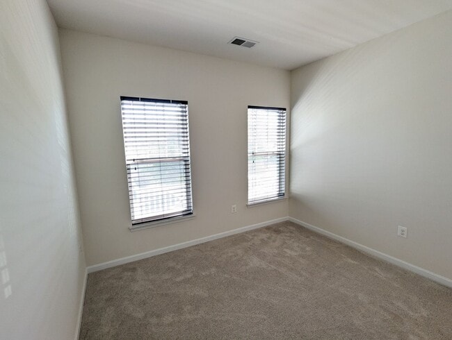 Building Photo - Impeccably maintained SFH in Clarksburg re...