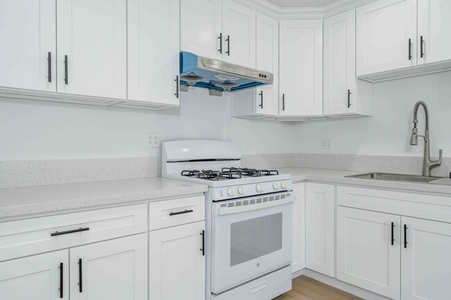 Building Photo - 8665 Trask Ave