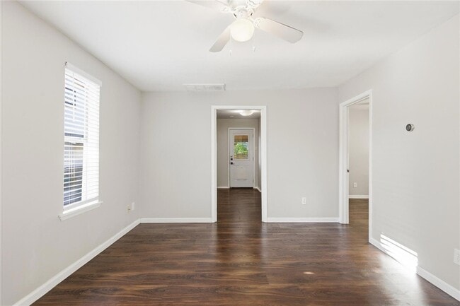 Building Photo - 2308 E 10th St