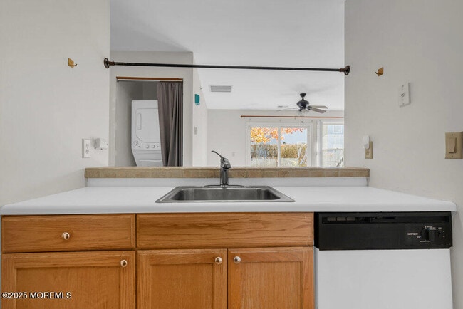 Building Photo - 25 Jockey Ln