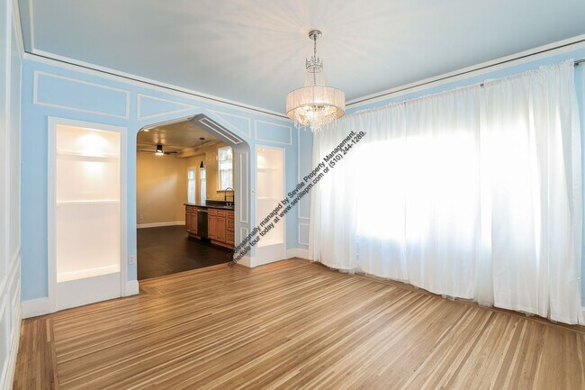 Building Photo - Stunning 3BR / 2BA Split-Level Home in Maxwell Park!