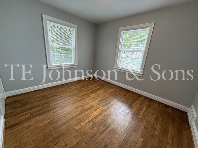 Building Photo - Charming Renovated 3BR Home