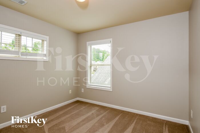 Building Photo - 415 Belmont Way