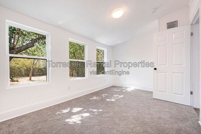 Building Photo - 226 Porter St