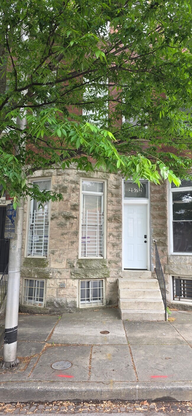 Building Photo - 2572 McCulloh St