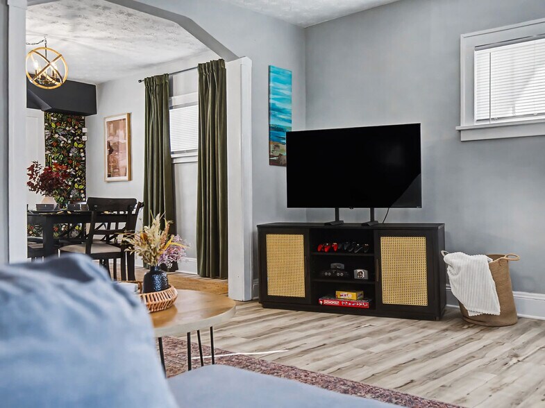 Building Photo - 3457 W 128th St