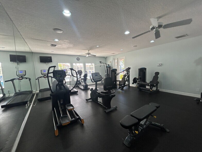 Building Photo - 2nd floor  2/2  condo in gated community