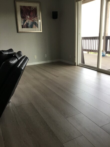 Building Photo - 10872 Skyview Dr