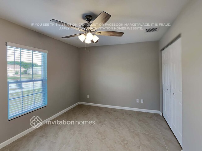 Building Photo - 1762 SW Airoso Blvd