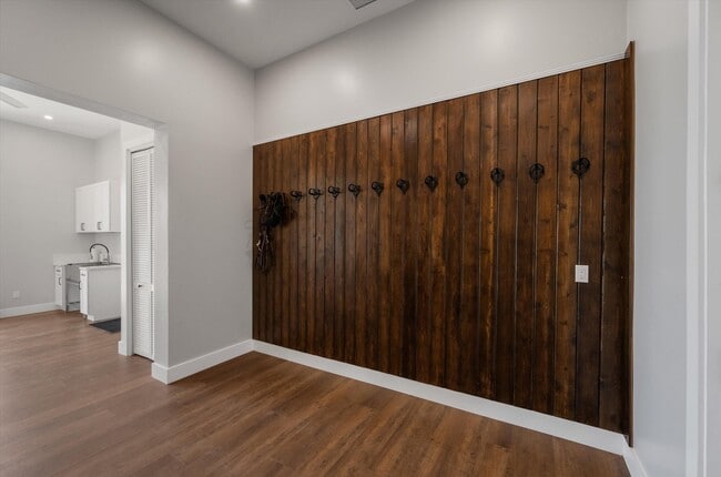 Building Photo - 16175 Deer Path Ln