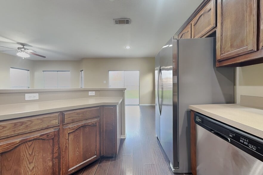 Building Photo - 6001 Melanie Dr