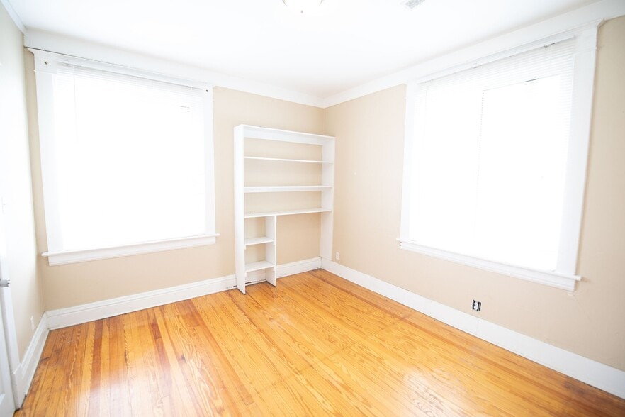 Building Photo - 805 S Sprigg St