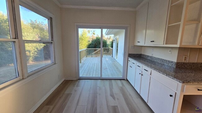 Building Photo - 621 Forest Hill Rd