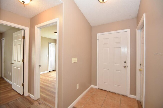 Building Photo - 7 Ryarbor Dr