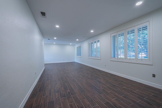 Building Photo - 226 Sunset Loop