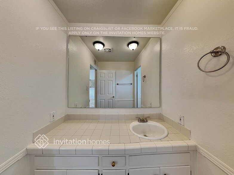 Building Photo - 4512 N 59th Ave