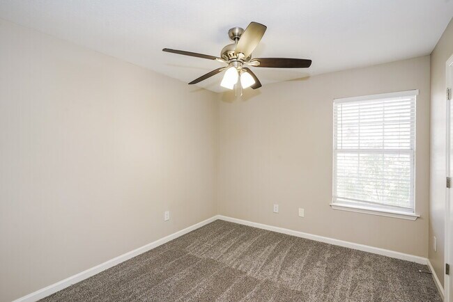 Building Photo - 405 Randall Ln