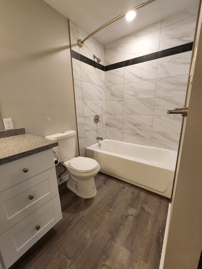 Building Photo - Stunning 2 Bedroom 2 Bathroom Home In Paye...