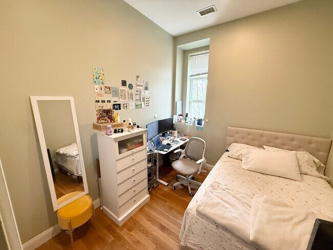 Building Photo - 409 Dudley St